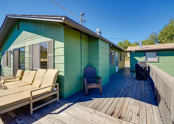 Holiday home 1 Mi To Whiskey Row: W/ Fire Pit & Deck Prescott