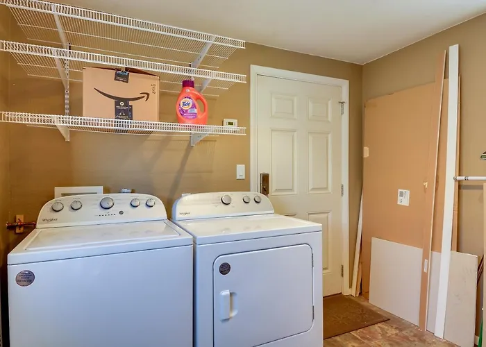1 Mi To Whiskey Row: W/ Fire Pit & Deck Holiday home *