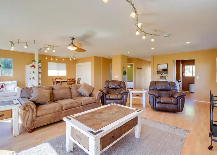 Holiday home 1 Mi To Whiskey Row: W/ Fire Pit & Deck