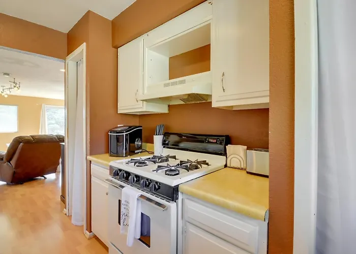 Holiday home 1 Mi To Whiskey Row: W/ Fire Pit & Deck *