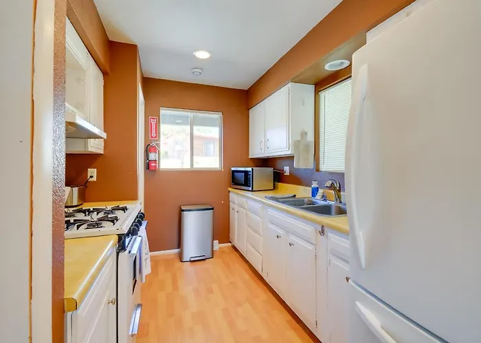 1 Mi To Whiskey Row: W/ Fire Pit & Deck Holiday home Prescott