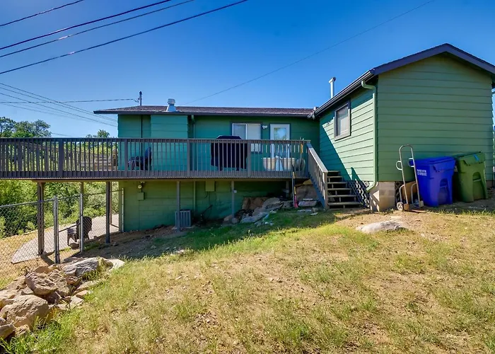 Holiday home 1 Mi To Whiskey Row: W/ Fire Pit & Deck *
